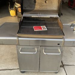 Propane BBQ Gas Grill Weber Genesis Brand New Racks- Delivery Available
