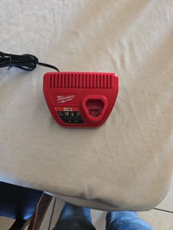 Milwaukee M12 Chargee