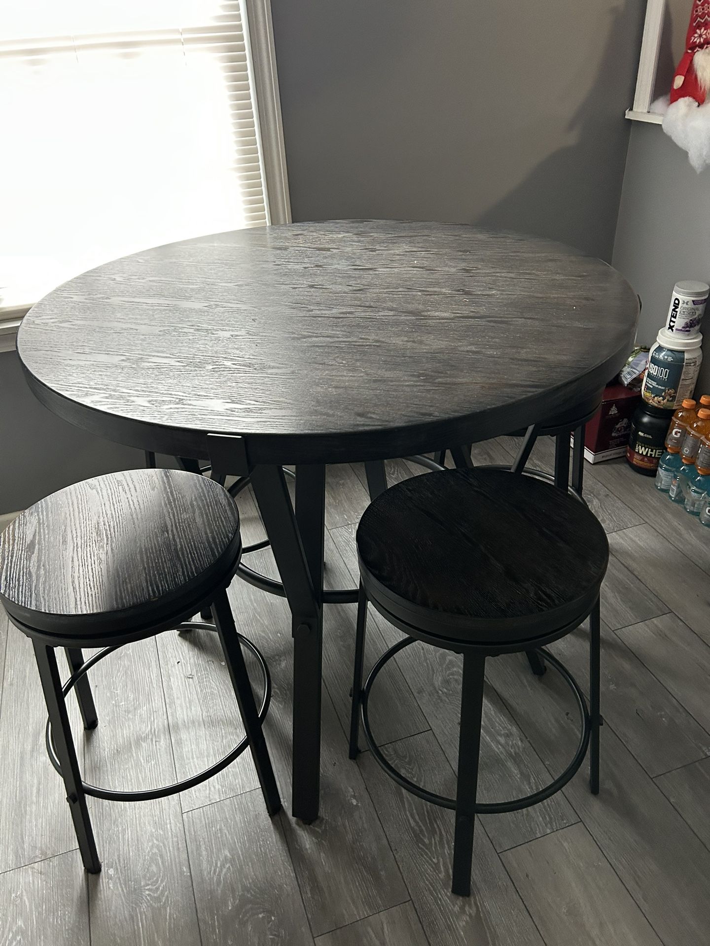 Round Table 