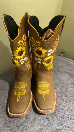 Brown Western Cowboy Boots with Sunflower Embroidery