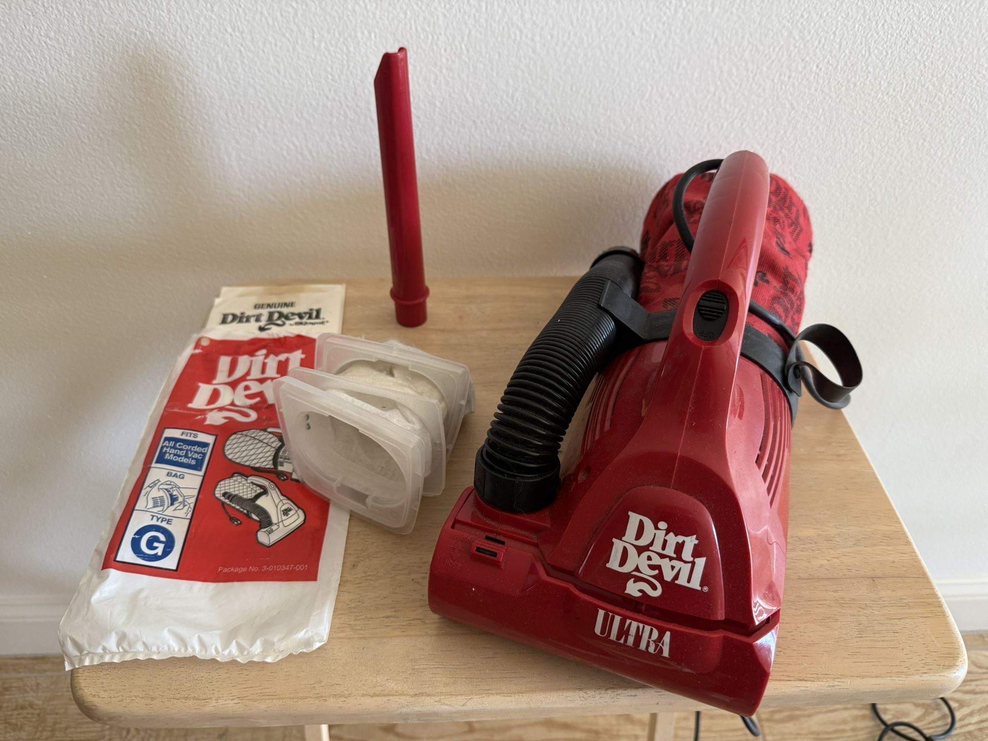 VACUUM HAND HELD DIRT DEVIL with ALL ACCESSORIES PICTURED WXTRA LONG CORD