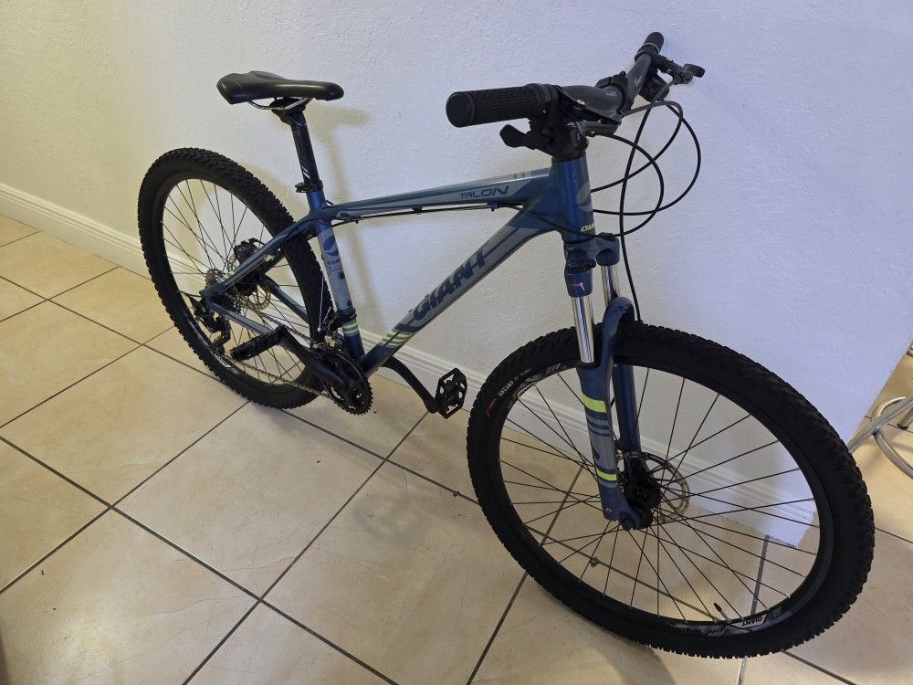MOUNTAIN BIKE GIANT TALON
