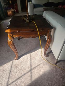 DREXEL HERITAGE Country French Provincial Banded Bookmatched 23x28" Accent  end  table