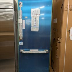 Thermador Freedom Collection T30BB925SS
30 Inch Built-In Bottom Mount Smart Refrigerator