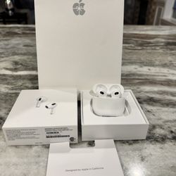 Apple AirPods Generation 3