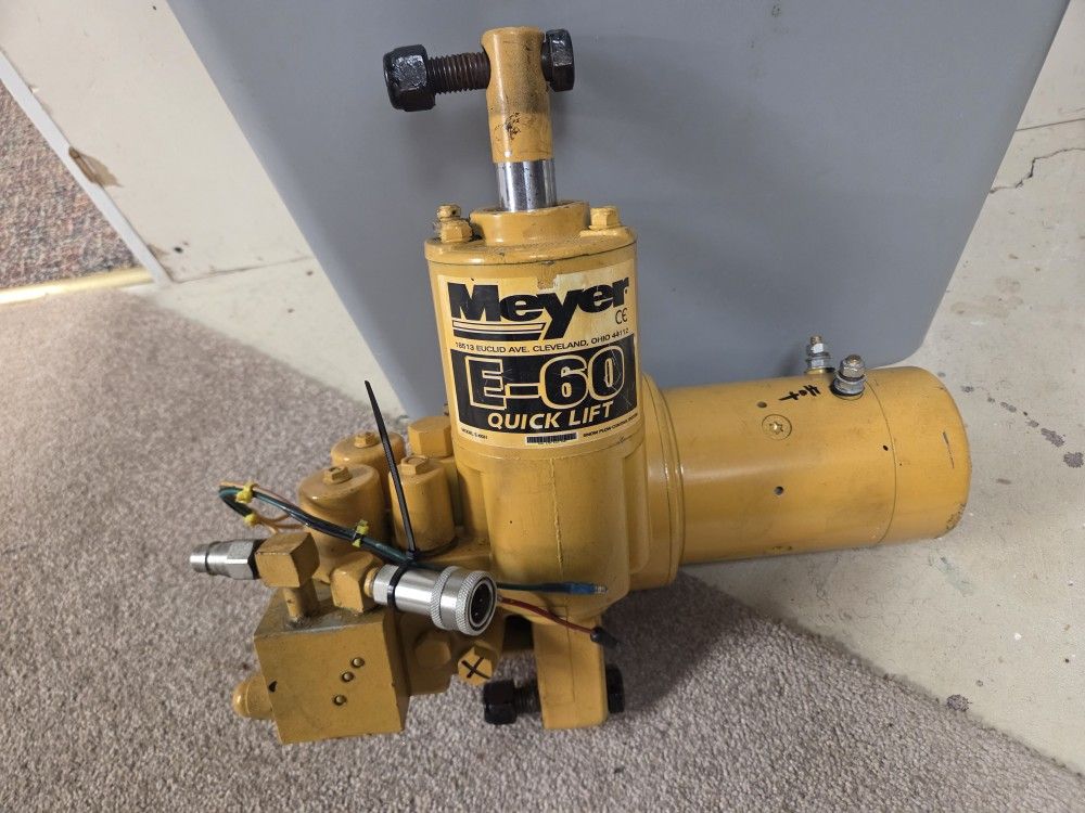 Meyers Plow Pump.. Used one Season.. This is not a rebuild..