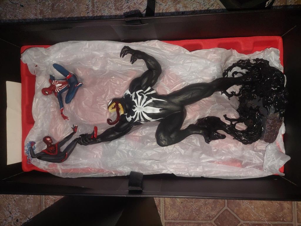 Venom Statue
