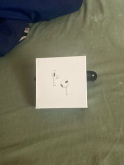 Apple AirPods (3rd Generation) with MagSafe Charging Case