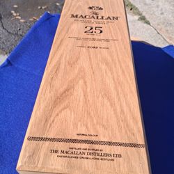 The Macallan 25 Years Old (Empty Box)/(Caja Vacía)