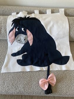 Winnie the Pooh Birthday Party Decor + Game