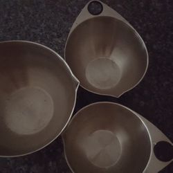 Matching Set Of 3 Metal Mixing Bowls