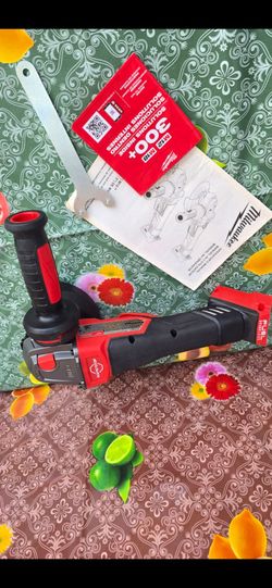 Milwaukee
M18 FUEL 18V Lithium-Ion Brushless Cordless 4-1/2 in./5 in. Grinder w/Paddle Switch (Tool-Only)