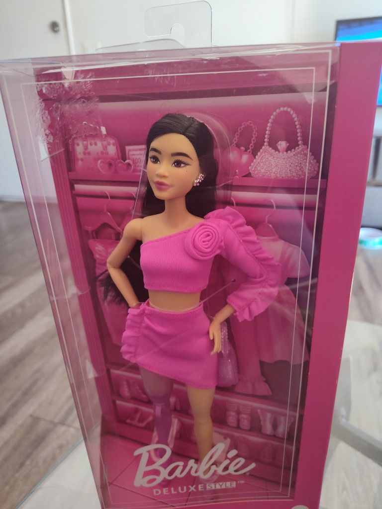 Barbie. DELUXESTYLE Doll