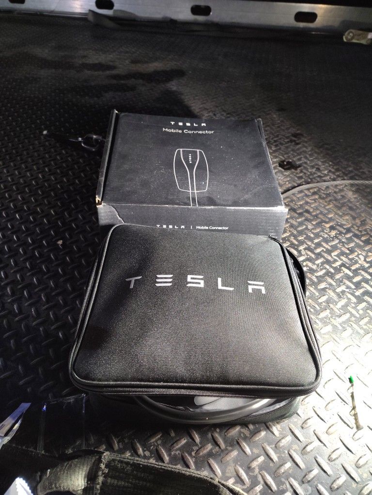 Tesla Mobile Connector