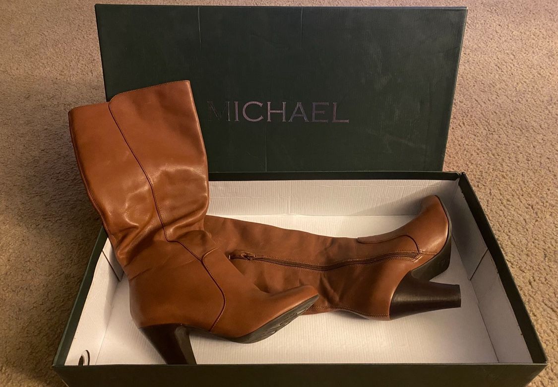 Woman’s Micheal Boots Size 10