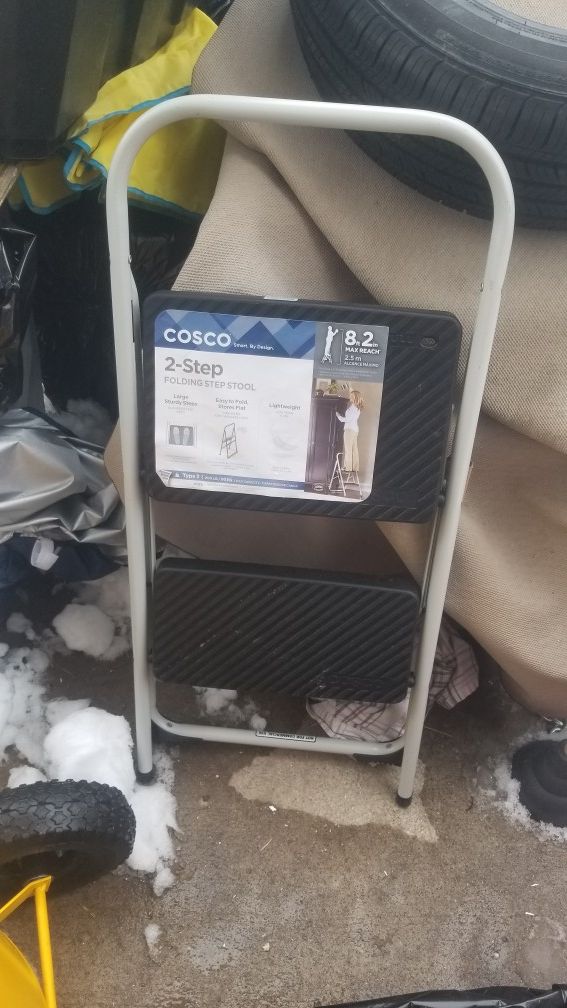 New Cosco 2 step ladder $25