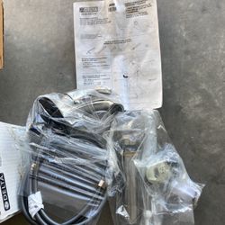 New Delta single-handle centerset bathroom/sink faucet with Drain Assembly