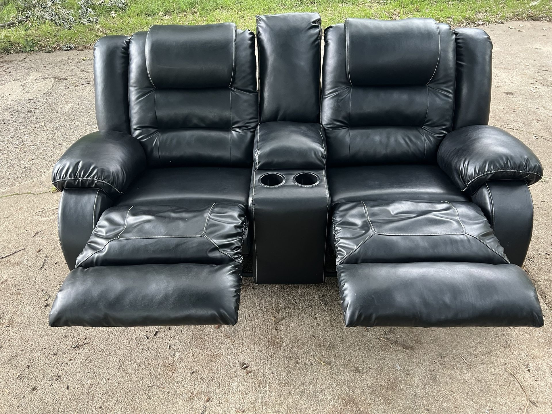 Black Leather Loveseat, (Recliner)100 for Sale in Broken Arrow, OK OfferUp