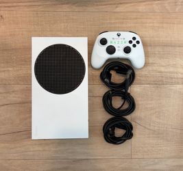 Xbox Series S Bundle – Premium Razer Wolverine V3 Controller Included