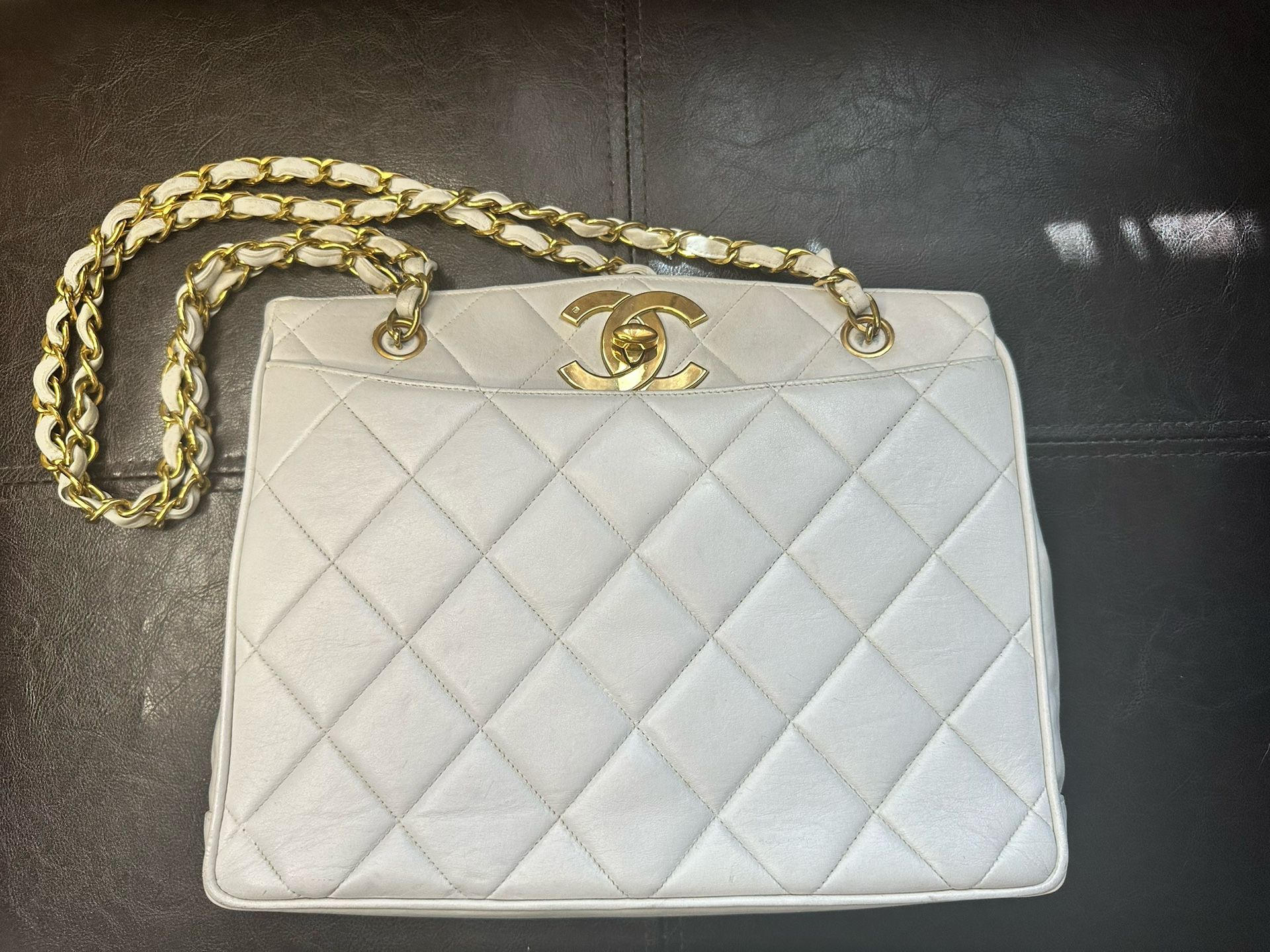 CHANEL White Quilted ‘CC’ Turnlock Tote