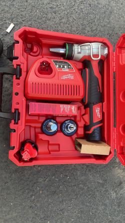 Milwaukee M12 12-Volt Lithium-Ion Cordless ProPEX Expansion Tool Kit with (2) 1.5Ah Batteries, (3) Expansion Heads and Hard Case