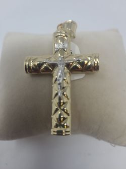 Beautiful 14K Crucifix Cross