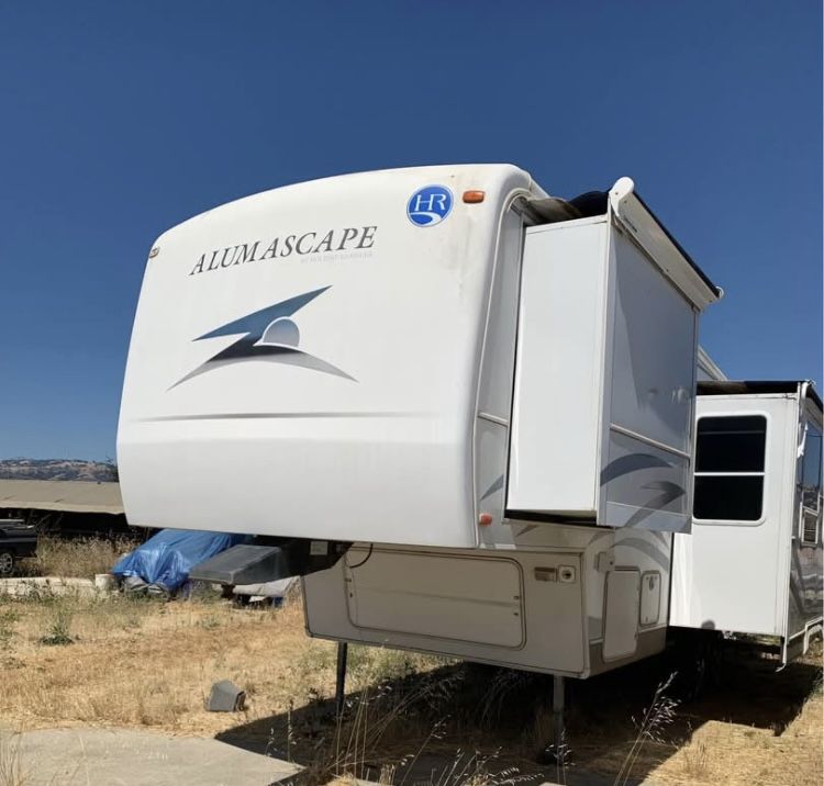 2005 HOLIDAY RAMBLER FIFTH WHEEL TRAILER DOUBLE SLIDE OUTS 32-FT