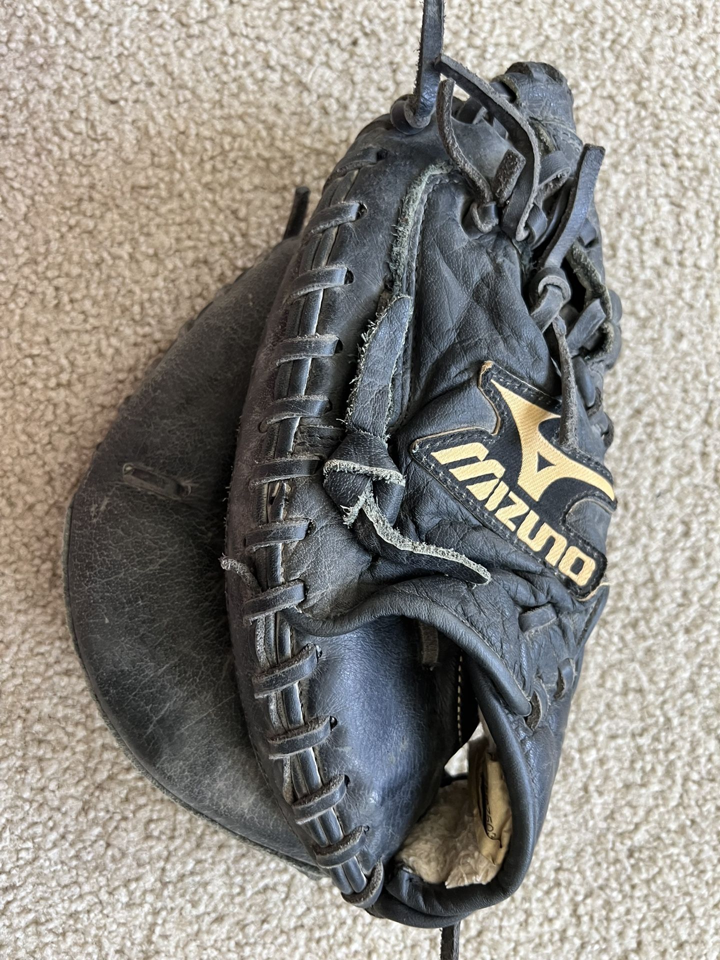 Used Mizuno Left Handed Catcher’s Mitt - Youth