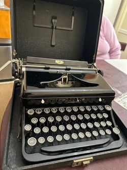 Royal Vintage Type Writer