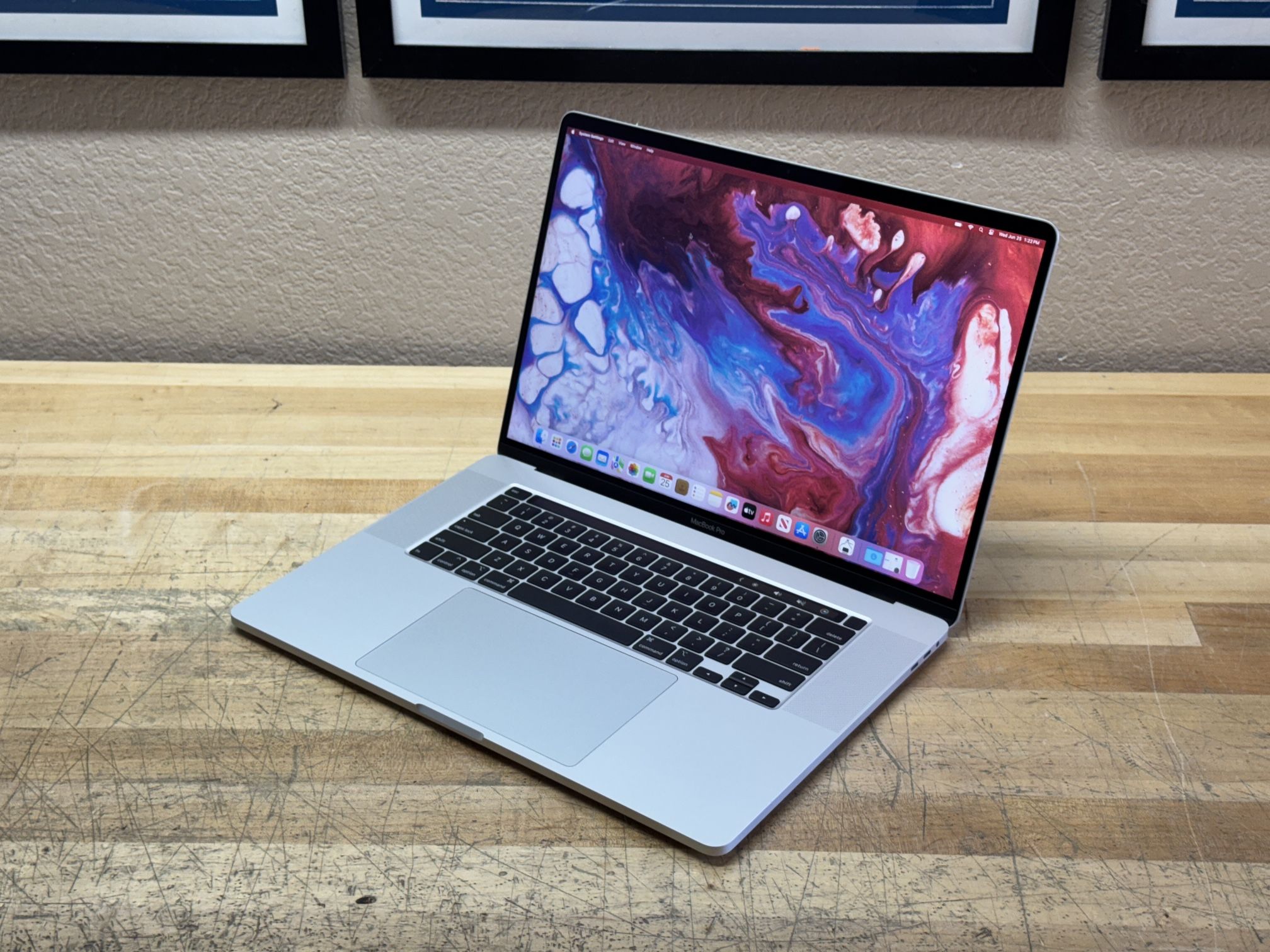 2019 16” MacBook Pro - 2.3 GHz i9 - 32GB - 1TB - Low Cycles