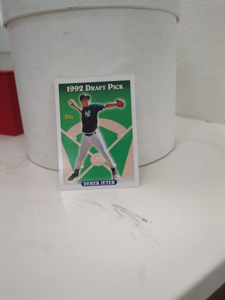 $25.00 RARE! 1993 DEREK JETER TOPPS 92 DRAFT PICK WITH HIGH SCHOOL STATS ON BACK ROOKIE CARD!