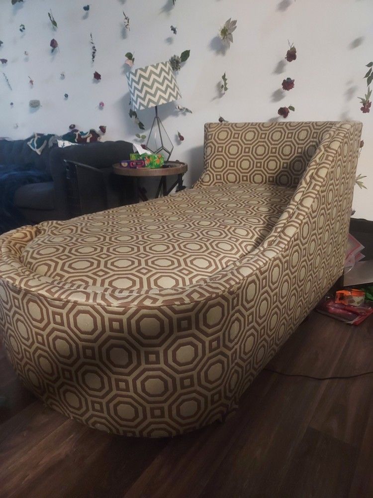 Chaise Lounge