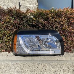 2005 - 2011 Century Headlight With LED Bar 