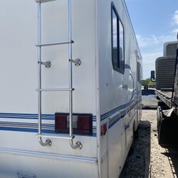 Motor RV Ford E-450 51k Miles Selling Cheap