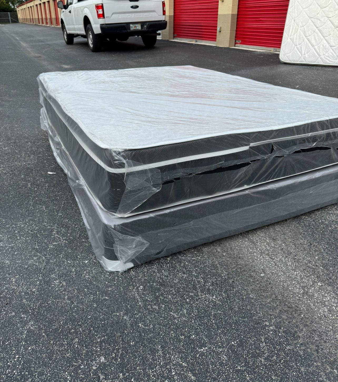 NEW Mattress Queen Size Pillowtop With Box Spring // Offer 🚚