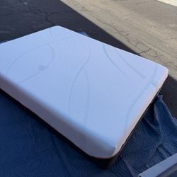 Tempur-Pedic Queen Memory Foam Mattress – Clean, Minor Cosmetic Flaws