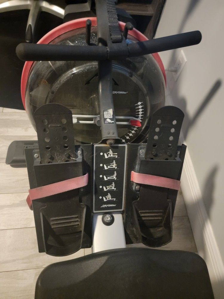 Life Fitness Rowing Water Machine 