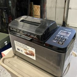 Zojirushi Bread maker 2 Lb BB-PDC20