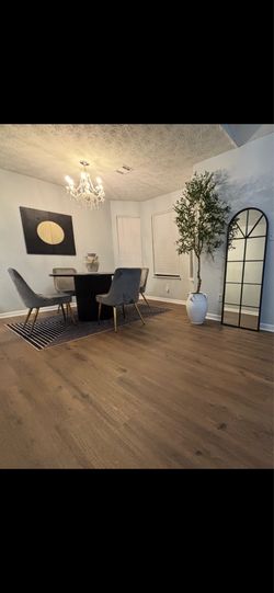 Round Dining table and 4 chairs. set of 5pcs