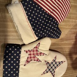 Set Of 2 Flag Oven Mitts 