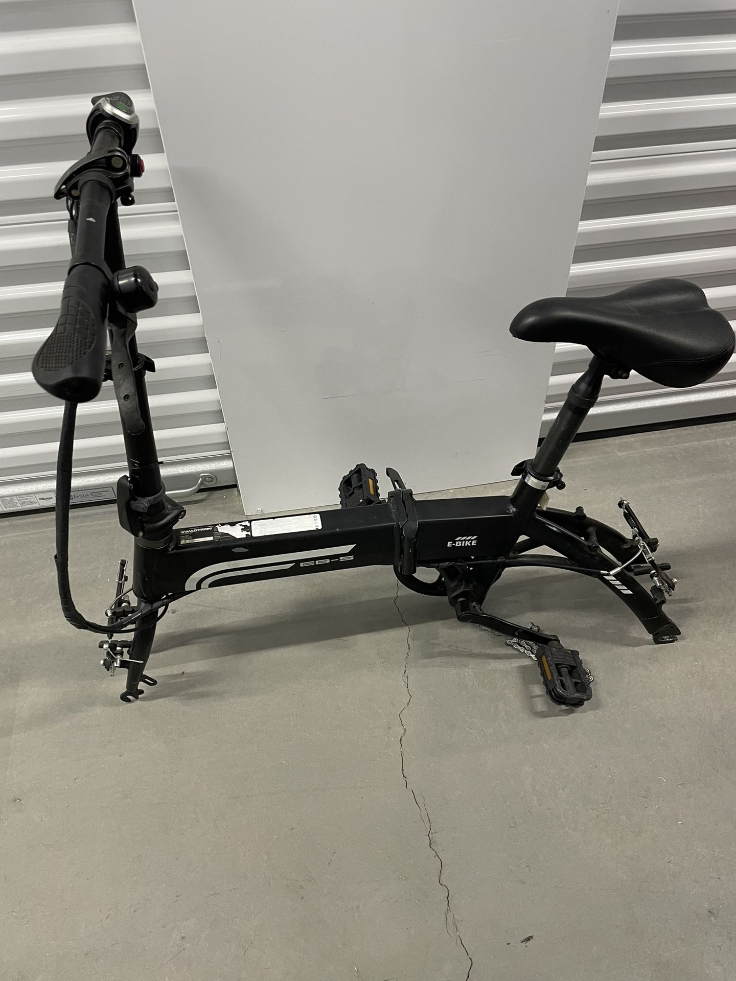 Swagtron Folding E-Bike (For Parts / Repair)