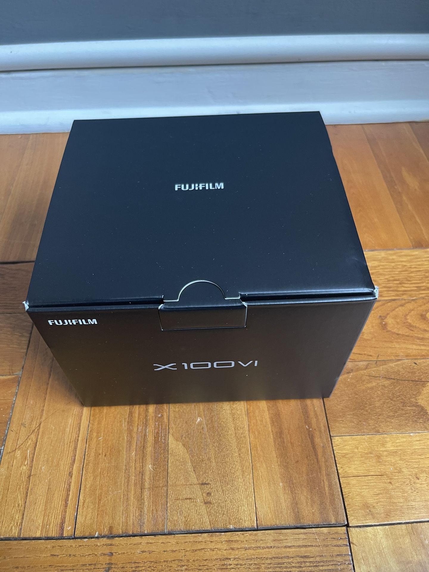 Fujifilm X100vi BRAND NEW IN BOX Silver Fuji