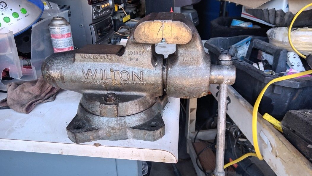 WILTON Bullet Bench Vise (Schiller Park Illinois)