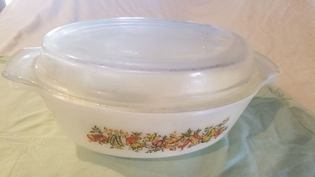 Pyrex  casserole,.Oven & Microwave ware with Lid. Woodland Hills,Ca. 