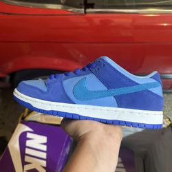 SB Dunk low Blue Raspberry 