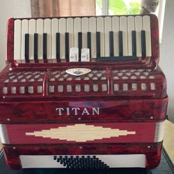 Titan Accordion Made In In Italy .