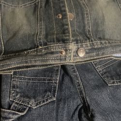 Boys polo 3 pcs set brand new  still has price tags on it retail for $37.00  . It’s been packed away needs to be washed 