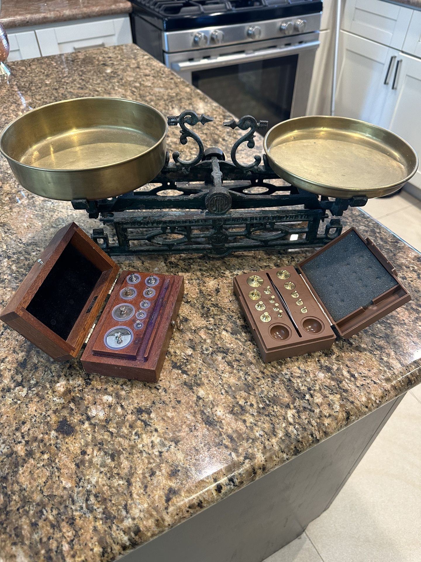 Vintage Scale With Weights