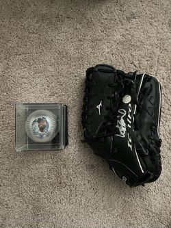 Ichiro Suzuki Autographed Mizuno Game Model Fielding Glove