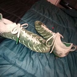 Size 9 Under Armour Spotlight Lux Cleats For American Football 